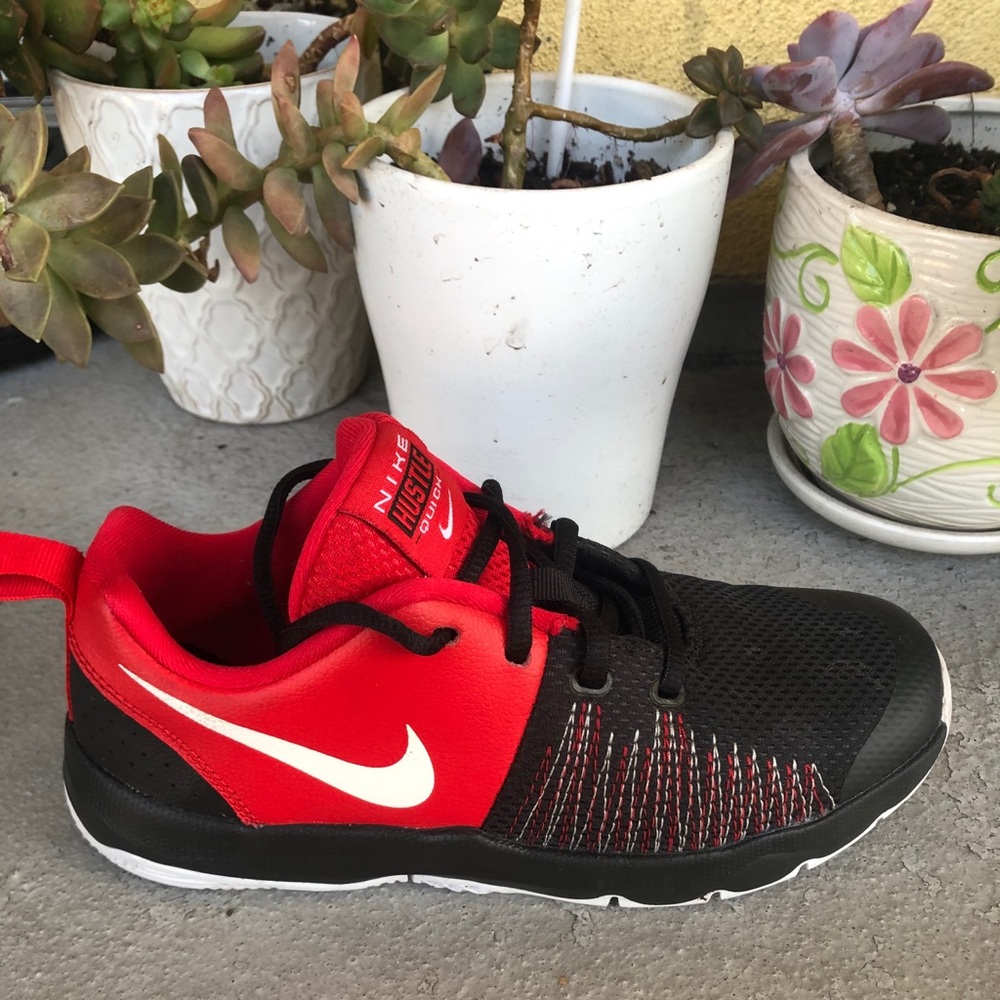 Nike Hustle Quick Big kid Youth sneakers